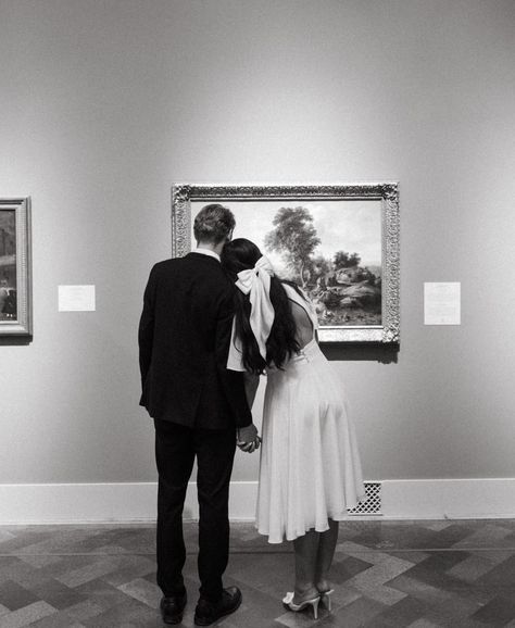 Gallery Engagement Photos, Engagement Photo Inspo Classy, Engagement Photos Long Dress, 2024 Engagement Photos, Museum Couple Photos, Art Museum Wedding Photos, The Met Engagement Photos, Iphone Engagement Photos, Vintage Film Engagement Photos