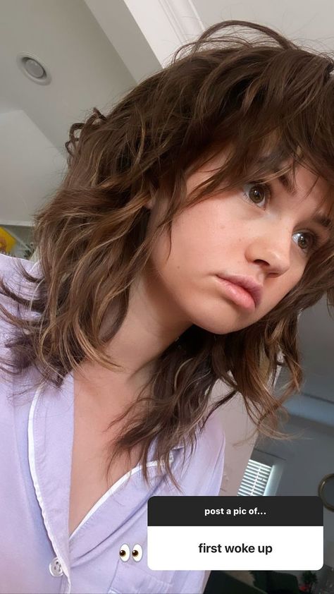 Debby Ryan Mullet, Debby Ryan Hair Mullet, Debby Ryan Hair, Muscle Study, Mullet Hair, I Fall To Pieces, Hair Mullet, Medium Layered Hair, Bald Hair