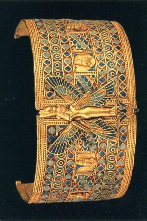 Egyptian Jewelry Ancient, Ancient Egypt Jewelry, Ancient Egypt Aesthetic, Egyptian Inspired Jewelry, Cairo Museum, Ancient Egypt Fashion, Egyptian Accessories, Egyptian Bracelet, Egypt Aesthetic