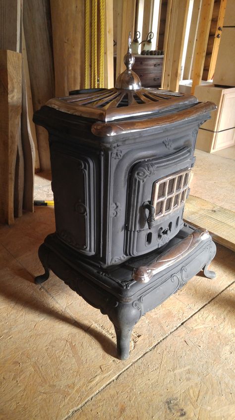 Vermont Castings Wood Stove, Antique Wood Stove, Modern Stoves, Parlour Stove, Cook Top Stove, Old Stove, Antique Stove, Vintage Stoves, Sand Casting