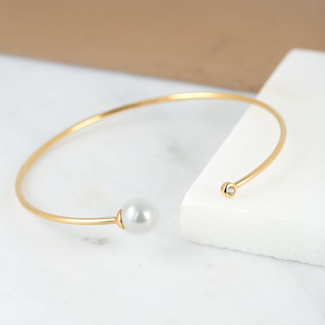 Chunky Bangles, Baby Jewelry Gold, Golden Bangles, Pearl Chains, Stacking Bangles, Bangles Silver, Bff Jewelry, Layer Chain, Rose Gold Charms