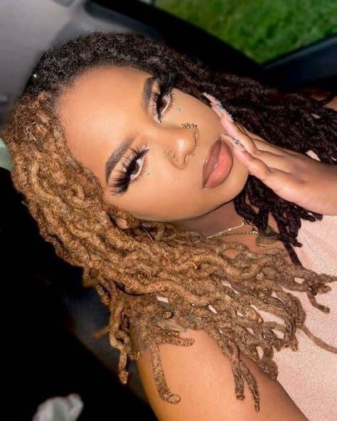 Locs Baddie, Brown Faux Locs, Twa Hairstyles, Short Locs Hairstyles, Dreadlock Style, Dreadlock Styles, Hair Knot, Dreads Styles, Black Hair Care