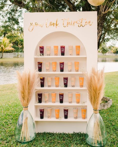 Boba Tea Wedding, Tea Stand Ideas, Wedding Boba Bar, Boba Bar Wedding, Boba Decor, Wedding Boba, Boba Stand, Event Promotion Ideas, Drinks Stand