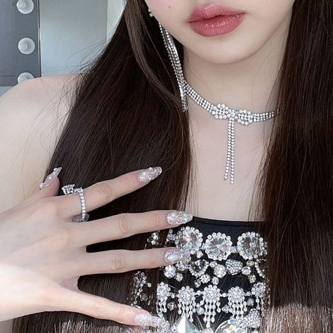 Idol Nails, Heart Shaped Lips, Graffiti Nails, Cool Jewelry, Jewelry Design Drawing, Exclusive Jewelry, Pretty Acrylic Nails, Perfect Nails, Fun Nails