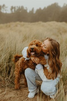 Couple Dog Photoshoot, Dog And Owner Photoshoot, Couple Photoshoot With Dog, Dog Mom Photoshoot, Dog Owner Photoshoot, Dog Family Pictures, Photoshoot With Dog, Pet Photography Poses, Family Dog Photos