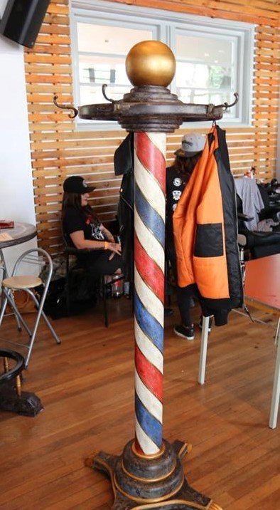 Retro Pub, Barbershop Design Interior, Barber Shop Pole, Best Barber Shop, Salon Simple, Barber Shop Interior, Barber Logo, Master Barber, Barbershop Design