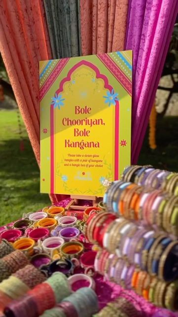 Pakistan Street Style on Instagram: "This whole #Mehendi set up is so cute 😍 @anika.u_" Mehndi Set Up Decor, Hurdee Night Decor, Mehndi Marquee Decor, Mehendi Party Ideas, Outdoor Dholki Decor, Mendhi Party At Home, Haldi Stall Ideas, Bangle Station Mehendi, Mehendi Set Up