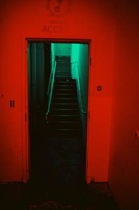 source: unknown Neon Noir, New Retro Wave, Neon Aesthetic, Neo Noir, Dark Room, Red Aesthetic, Insta Photo, Red Light, Night Photography