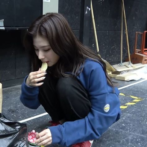 Lq Twice Icons, Sana Sitting Down, Sana Eating Twice, Twice Eating, I Surrender All, Eating Icon, No Sana No Life, Hold Me Tight, Sana Minatozaki