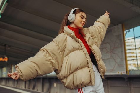 Beats by Dre - "Above the noise" - Shot in Berlin by apricotberlin. Model: Charleen Weiss Beats Solo 3, Leather Headphones, Audio Technica Headphones, Dre Headphones, Ad Photography, Wearing Headphone, Girl With Headphones, Beats Solo, Nyc Studio