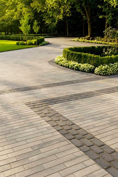 Linea - Pavers | Techo-Bloc Mailbox Garden Ideas, Small Garden Diy, Porch Landscaping Ideas, Parking Courtyard, Driveway Borders, Luxury Driveway, Front Porch Landscaping Ideas, Front Porch Landscaping, House Landscaping Ideas