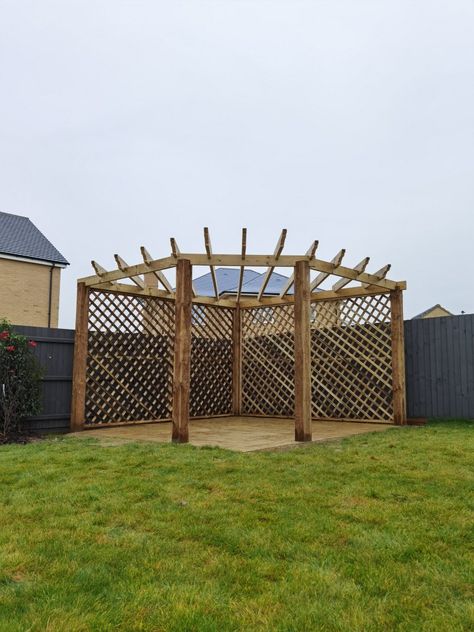 Hexagonal Pergola Ideas, Pentagon Pergola, Trellis Pergola, Corner Patio, Curved Pergola, Garden Gate Design, Shade House, Farmhouse Garden, Fairy Garden Decor