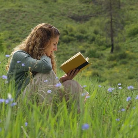 The Cottage Fairy Paola, Agatha Raisin, Countryside Life, Be Of Good Courage, Romantic Academia, Lavender Lemonade, Cottage Fairy, A Bug's Life, Country Lifestyle