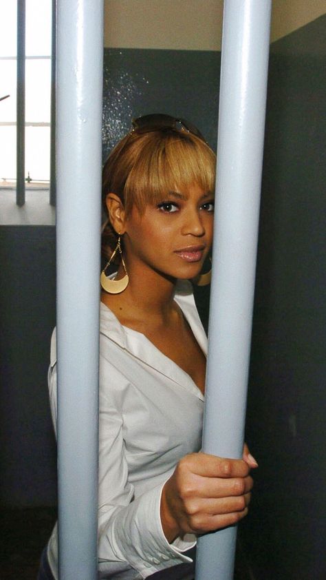 Beyoncé Looks on Twitter: "… " Jail Meme, Beyonce Memes, Memes Lol, Reaction Face, Mood Humor, Humor Memes, Funny Profile Pictures, Instagram Funny, Funny Reaction Pictures