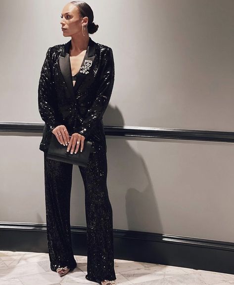 Black Sequin Suit Women, Black Sparkly Suit Women, Black Glitter Blazer Outfit, Black Sequin Blazer Outfit, Sequin Suit Women, Formal Blazer Outfits, Sequin Blazer Outfit, Pantsuit Outfit, Sequins Pants Outfit