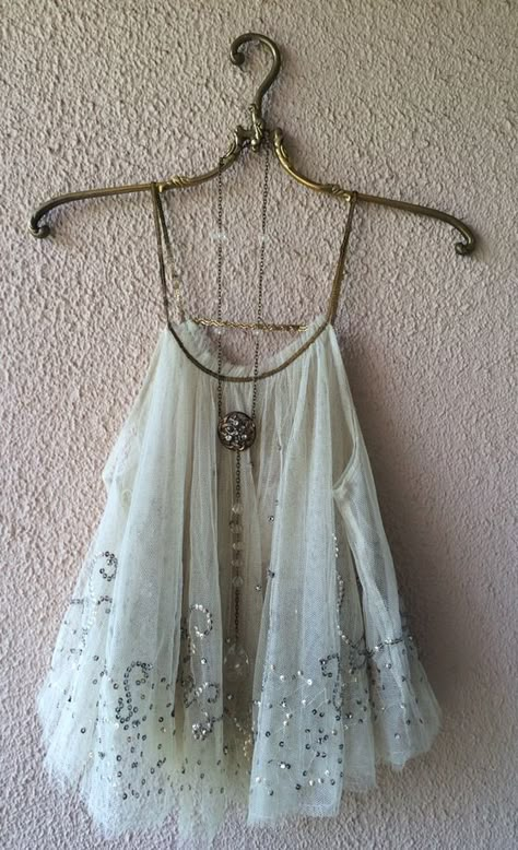 Bohemian Beach Wear, Bohemian Angel, Bohemian Beach Style, White Fits, Morning Dress, Beach Bohemian, Boho Beautiful, Coachella Dress, Bridal Dresses Lace