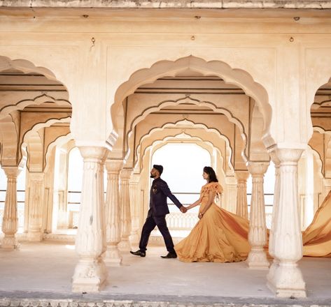 Fort Couple Photoshoot, Jaipur Couple Photoshoot, Jaipur Prewedding Shoot, Temple Wedding Photography, Pre Wedding Photoshoot Props, Amer Fort, Pre Wedding Photoshoot Outfit, Pre Wedding Videos, Wedding Portrait Poses