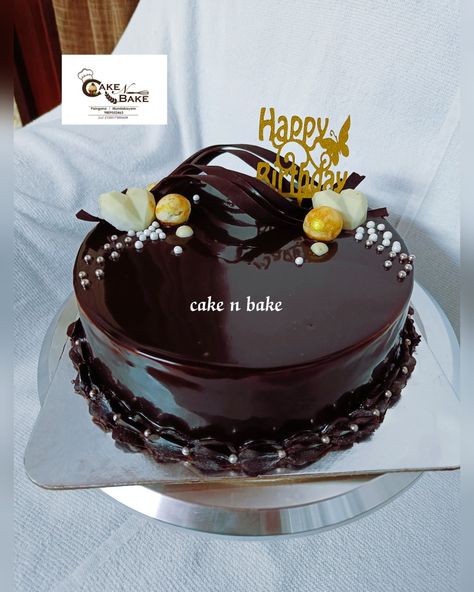 All Chocolate Cake Decorations, Unique Chocolate Cake Design, Decor Ultah, Choco Truffle Cake, Choco Truffle, Cake Tart, Glaze Cake, Holiday Desserts Christmas, Bts Cake