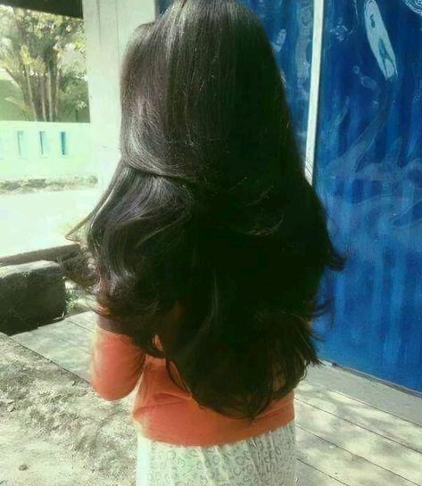 Healthy Hair Medium Length, Indian Thick Hair, Elegant Haircut For Long Hair, Straight Black Hair Aesthetic, Indian Hair Aesthetic, Silky Hair Aesthetic, Long Healthy Hair Aesthetic, Haircuts For Thick Long Hair, Thick Hair Aesthetic