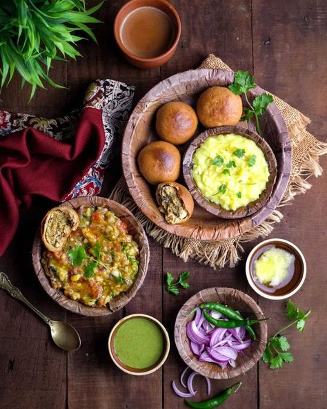 Explore the Bihari cuisine in Delhi by visiting these restaurants that serve the best Litti Chokha around town. Easy Corn Recipes, Indian Food Culture, Litti Chokha, Indian Fast Food, Indian Food Photography, Rajasthani Food, Good Morning Breakfast, Tastemade Recipes, Food Menu Design