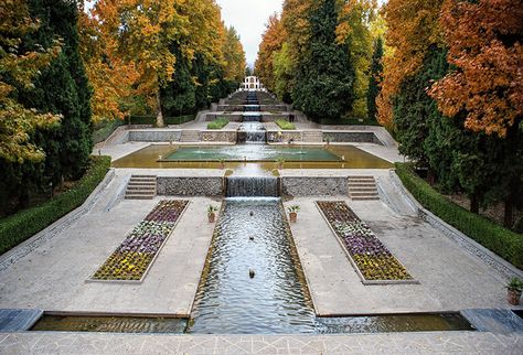 Persian Gardens, A Masterpiece of Art and Architecture of Ancient Iran | To Iran Tour Atlanta Mansions, Ancient Persian Architecture, Ancient Iran, City Hall Architecture, Landscaping A Slope, Iranian Architecture, Persian Garden, Persian Architecture, Famous Gardens