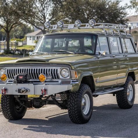 Vintage Jeep Wagoneer, His And Hers Cars, Wagoneer Jeep, Vintage 4x4, Classic 4x4, Jeep Bumpers, Cj Jeep, Vintage Jeep, Grand Wagoneer