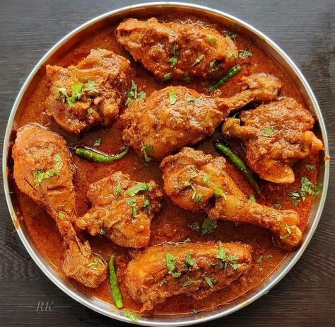 Kadai Chicken, Chicken Karahi Recipe, Delicious Food Image, Food Trolley, Karahi Recipe, Chicken Karahi, Chicken Tenderloin Recipes, Vegetarian Fast Food, Food Menu Design