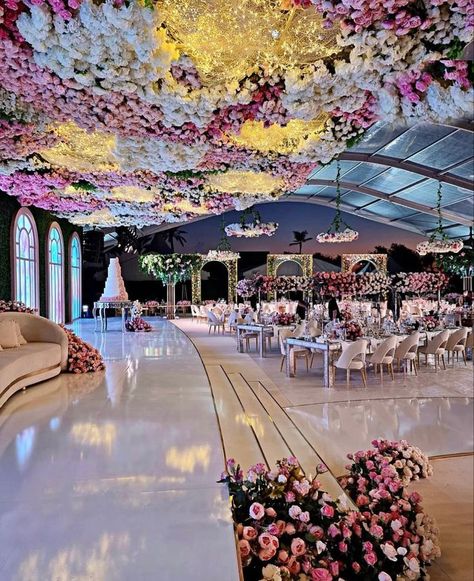 Abu Dhabi Wedding, Dubai Wedding Venues, Debut Decorations, Debut Theme Ideas, Dr Wedding, Debut Theme, Luxury Things, Quinceanera Photography, Dream Wedding Decorations