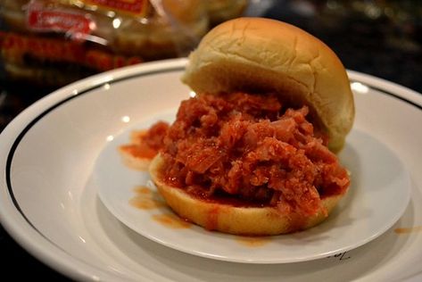 Ham Barbecue Recipe, Ham Bbq, Bbq Leftovers, Ham Sandwich Recipes, Pittsburgh Food, Types Of Sandwiches, Homemade Lunch, Scrumptious Food, Ham Sandwiches