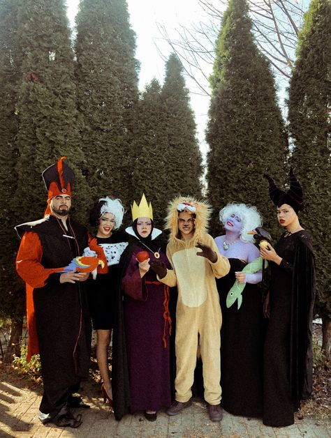 Disney Villains Group Halloween Costumes, Halloween Costumes Group Of 4 Family, Big Family Group Costumes, Incredible Family Halloween Costume, Family Villain Costumes, Disney Villians Halloween Costumes, Disney Villain Group Costume, Disney Villans Halloween Costumes, Big Group Costume Ideas Funny