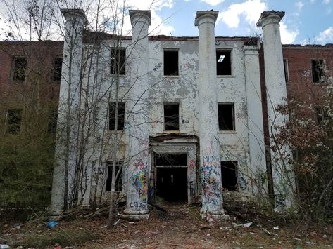 Old Bryce Hospital in Northport, AL (Outside of Tuscaloosa) Hospital Outside, Dark Tourism, Haunted Woods, Roblox Story, Story Backgrounds, Old Hospital, Abandoned Things, Abandoned Hospital, The Real World