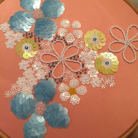 Flower Sequin Embroidery, Flower Sequins, Tambour Beading, Hand Beaded Embroidery, Diy Bead Embroidery, Tambour Embroidery, Beads Embroidery, Chain Stitch Embroidery, Motifs Perler