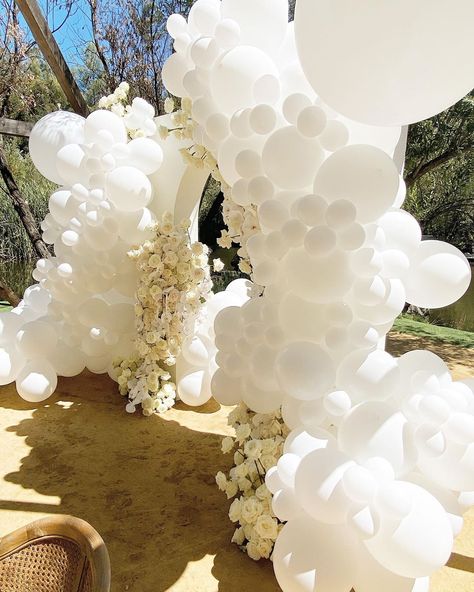 White Balloon Garland With Flowers, White Engagement Party, Wedding Balloon Decorations, 2024 Ideas, Balloon Installation, Event Backdrop, Balloon Backdrop, White Balloons, Wedding Balloons