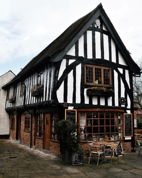 Old bakery tea room- Newark, England Bakery Exterior, Old Bakery, Newark On Trent, Tudor Architecture, German Bakery, Small Bakery, English Cottages, Tea Rooms, Tudor House