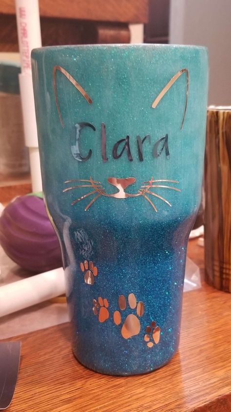 Cat Tumbler Cup Ideas, Cat Epoxy Tumbler, Cat Mom Tumbler Ideas, Cat Tumbler Ideas, Black Tumbler Ideas, Cat Tumbler Cup, Vaso Starbucks, Cat Mom Tumbler, Tumbler Cups Personalized