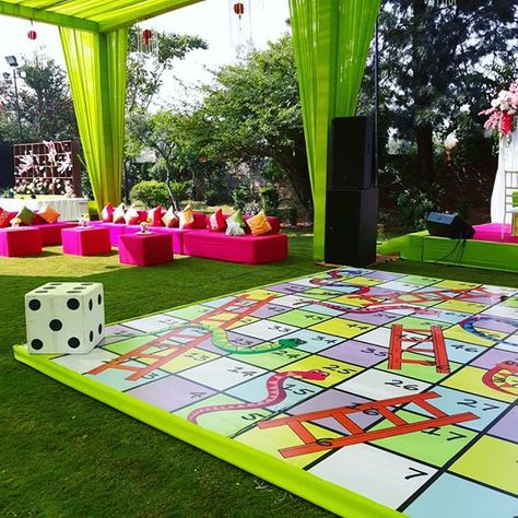 9 Awesome Mehendi Party Ideas For That Extra Element Of Fun! Themes For Mehendi Function, Garden Mehendi Decor, Mehndi Pool Party, Fun Haldi Ideas, Mehendi Party Ideas, Mehendi Stall Ideas, Mehendi Theme Ideas, Carnival Theme Mehendi Decor, Mehendi Games Ideas