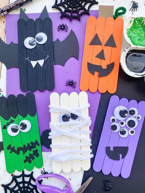 Cute Halloween popsicle stick crafts 🧟... - Kids art, craft and activity ideas - Messy Little Monster Elementary Halloween Crafts, Halloween Popsicle Stick Crafts, Popsicle Sticks Halloween Crafts, Stick Crafts For Kids, Halloween Classroom Decorations, Popsicle Stick Crafts For Kids, Bricolage Halloween, Monster Craft, Halloween Kindergarten