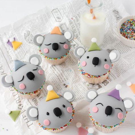 Koala Cupcakes Ideas, Koala Cake Ideas, Australia Cupcakes, Koala Birthday Party Ideas, Koala Cakes, Koala Cupcakes, Sage Birthday, Koala Cake, Australia Cake