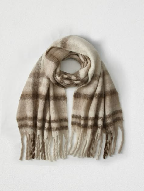 Autumn Scarf Aesthetic, Brown Plaid Scarf, Brown Winter Scarf, Simple Hijab Outfit, Aesthetic Scarf, Cute Scarves, Italy Shopping, Scarf Aesthetic, Burr Basket