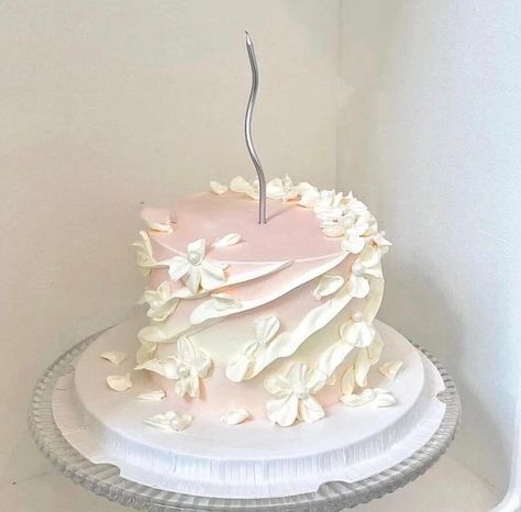 Debut Cake, Elegant Cake Pops, Girly Birthday Cakes, Buttercream Designs, Thanks For Following Me, Pasta Cake, 17 Birthday Cake, 25th Birthday Cakes, Vintage Birthday Cakes