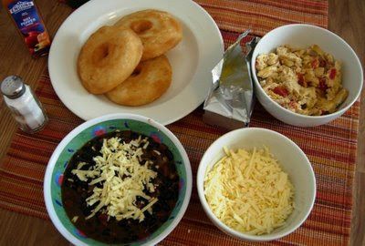 Venezuelan Food and Drinks: Recipe: Caraotas Negras - Venezuelan Black Beans Venezuelan Recipes, Venezuelan Food, Dried Black Beans, Drinks Recipe, Black Bean Recipes, America Food, Traditional Breakfast, America Latina, Green Pepper