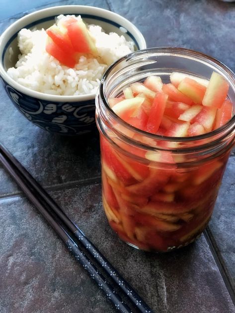 This quick Japanese recipe for pickled watermelon rind is easy to make and the pickles can be enjoyed the next day. Pickled Watermelon Rind Recipe, Watermelon Rind Recipes, Pickled Watermelon, Pickled Peaches, Pickled Watermelon Rind, Watermelon Pickles, Japanese Pickles, Japanese Recipe, Fermentation Recipes