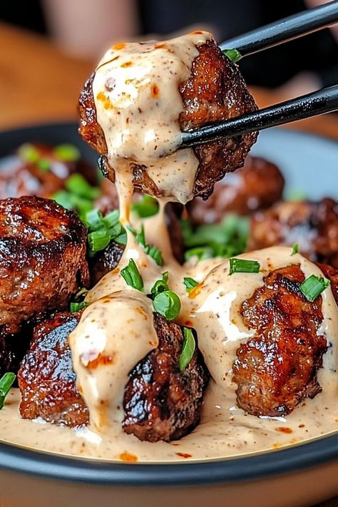 Easy Meatballs Appetizers, Food That Looks Good, Meatball Bombers Recipe, Meat Ball Dinner Ideas, Meatballs And Peppers, Asian Party Food, Appetizer Party Ideas, Saucy Meatballs, Korean Bbq Meatballs