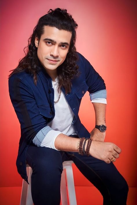 Jubin Nautiyal, Famous Singers, Girly Images, Singers, Musician, Hair Styles, Hair, Quick Saves