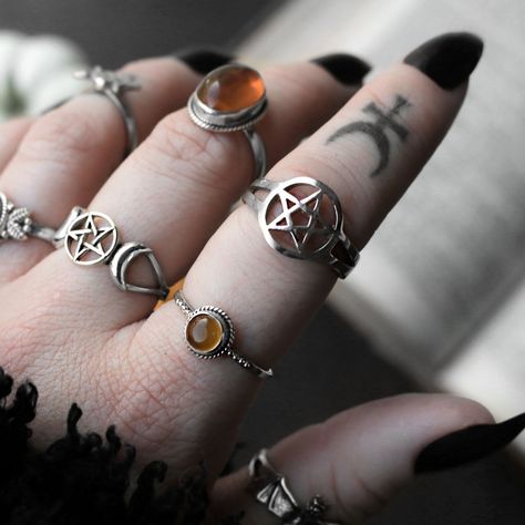 Witchy Rings Aesthetic, Gothic Rings Aesthetic, Hand Full Of Rings, Ring Combos, Witchy Rings, Pentagram Ring, Strange Rings, Triple Moon Pentagram, Magical Ring