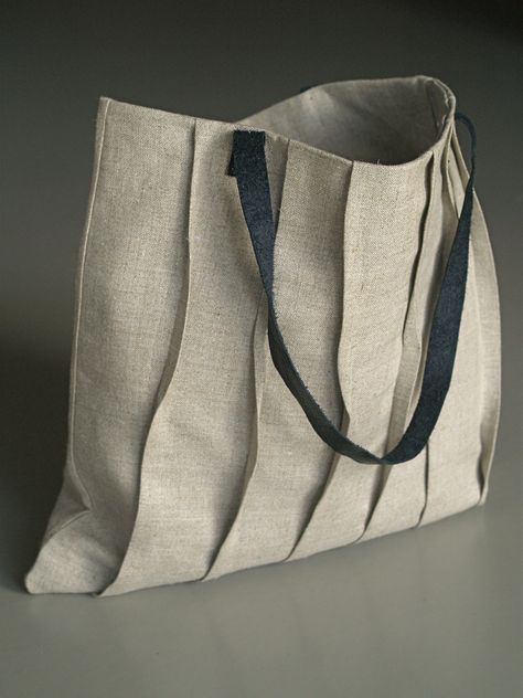 square tote | carol gilbert | Flickr Sac Tote Bag, Sacs Tote Bags, Sac Diy, Textile Bag, Bags Handmade, Craft Bags, Eco Bag, Bag Patterns To Sew, Linen Bag