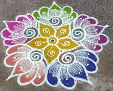 Deepavali Kolam Rangoli Designs, Round Rangoli Design Simple, Round Rangoli, Kolam Designs Rangoli, Color Rangoli, Easy Rangoli Designs Videos, Very Easy Rangoli Designs, Rangoli Designs Photos, Diy Floral Decor