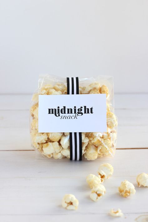 22 Best DIY Wedding Favors that Your Guests will Love in 2024 Wedding Midnight Snack, Bomboniere Ideas, Diy Wedding Favor, Wedding Bomboniere, King Parrot, Table Gifts, Simple Wedding Favors, Wedding Planning Printables, Sweet Wedding Favors