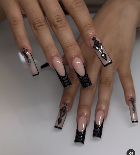 Black Glam Nails, 30th Birthday Nails, Black Birthday Nails, French Tip Nail Art Designs, Tip Nail Art Designs, 18th Birthday Nails, Birthday Nails Black, Black French Tip Nail, Nails For Black Dress