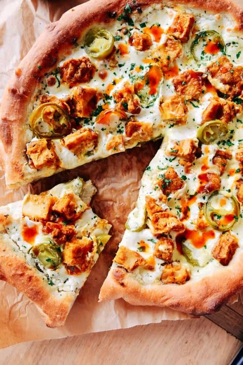 Tofu Pizza, Plant Meals, Okinawa Diet, Buffalo Pizza, Curry Pizza, Tofu Protein, Buffalo Tofu, Buffalo Burgers, Creamy White Sauce